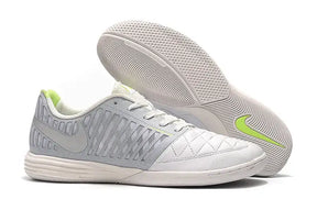 Chuteira Futsal Nike Lunar Gato IC Branca com solado IC e tecnologia Lunar para desempenho em quadra.