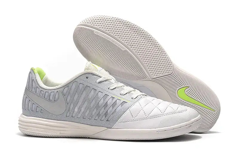 Chuteira Futsal Nike Lunar Gato IC Branca com solado IC e tecnologia Lunar para desempenho em quadra.