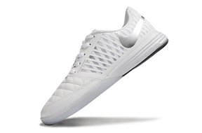 Chuteira Futsal Nike Lunar Gato IC - Branca e Prata com design sofisticado e tecnologia avançada para quadras indoor.