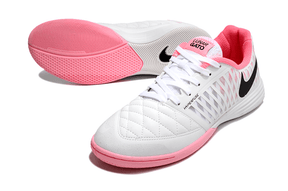 Chuteira Futsal Nike Lunar Gato IC - Branco e Rosa, ideal para futsal, com design moderno e tecnologia IC para aderência.