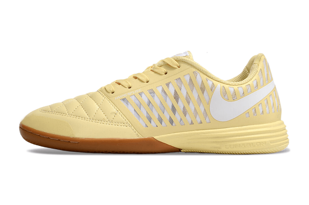 Chuteira Futsal Nike Lunar Gato IC - Creme, com design amarelo e sola antiderrapante, ideal para futsal em pisos internos.