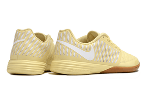 Chuteira Futsal Nike Lunar Gato IC - Creme - Vista traseira em amarelo claro com detalhes brancos.