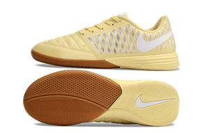 Chuteira Futsal Nike Lunar Gato IC - Creme vista lateral e inferior, ideal para futsal indoor com tecnologia Lunar.