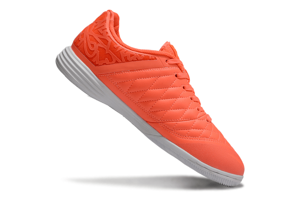 Chuteira Futsal Nike Lunar Gato IC - Laranja e Branca em fundo branco mostrando design moderno.