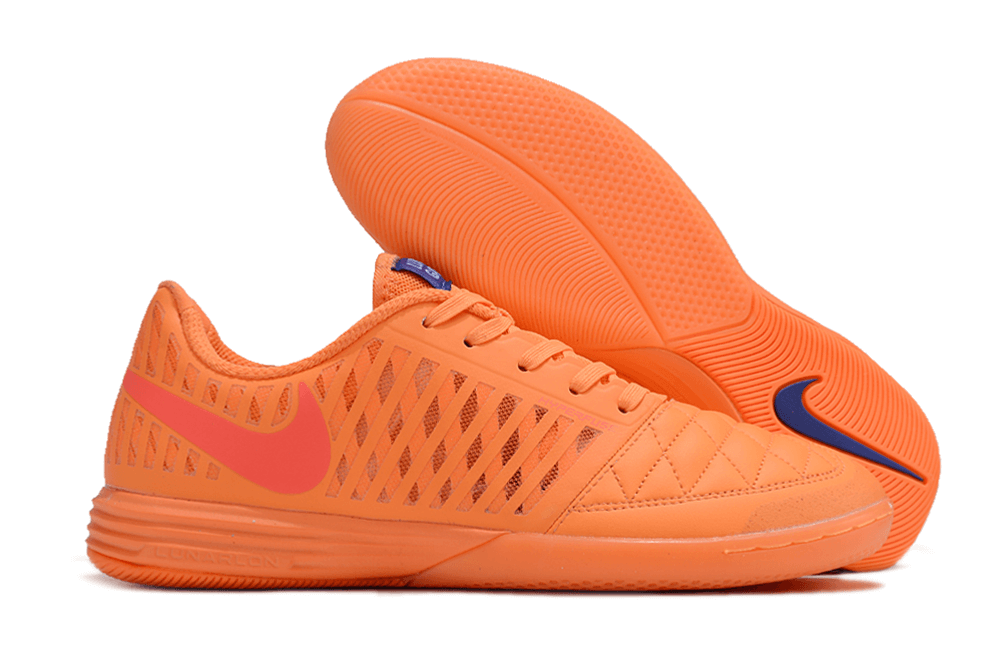 Chuteira Futsal Nike Lunar Gato IC - Laranja com design vibrante e sola IC ideal para futsal.