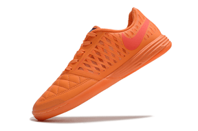 Chuteira Futsal Nike Lunar Gato IC - Laranja em destaque, ideal para jogadores de futsal com design vibrante.