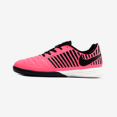 Chuteira Futsal Nike Lunar Gato IC em rosa com detalhes em preto, ideal para desempenho em quadra.