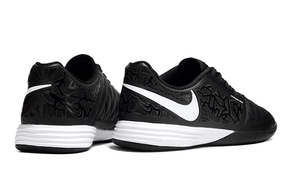 Chuteira Futsal Nike Lunar Gato IC - Preta e Branca, design clássico em preto e branco com tecnologia Lunarlon.
