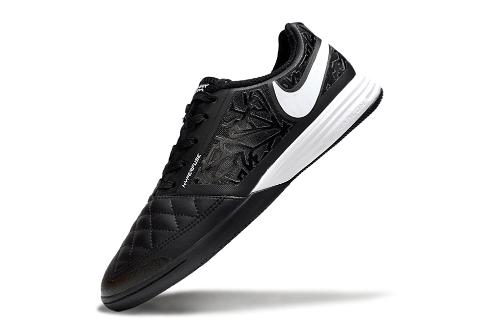 Chuteira Futsal Nike Lunar Gato IC - Preta e Branca com design preto e branco e tecnologia Lunarlon.
