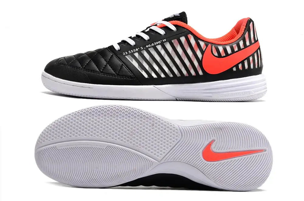 Chuteira Futsal Nike Lunar Gato IC Preta, Laranja e Branca com design moderno e sola IC para desempenho em quadras.
