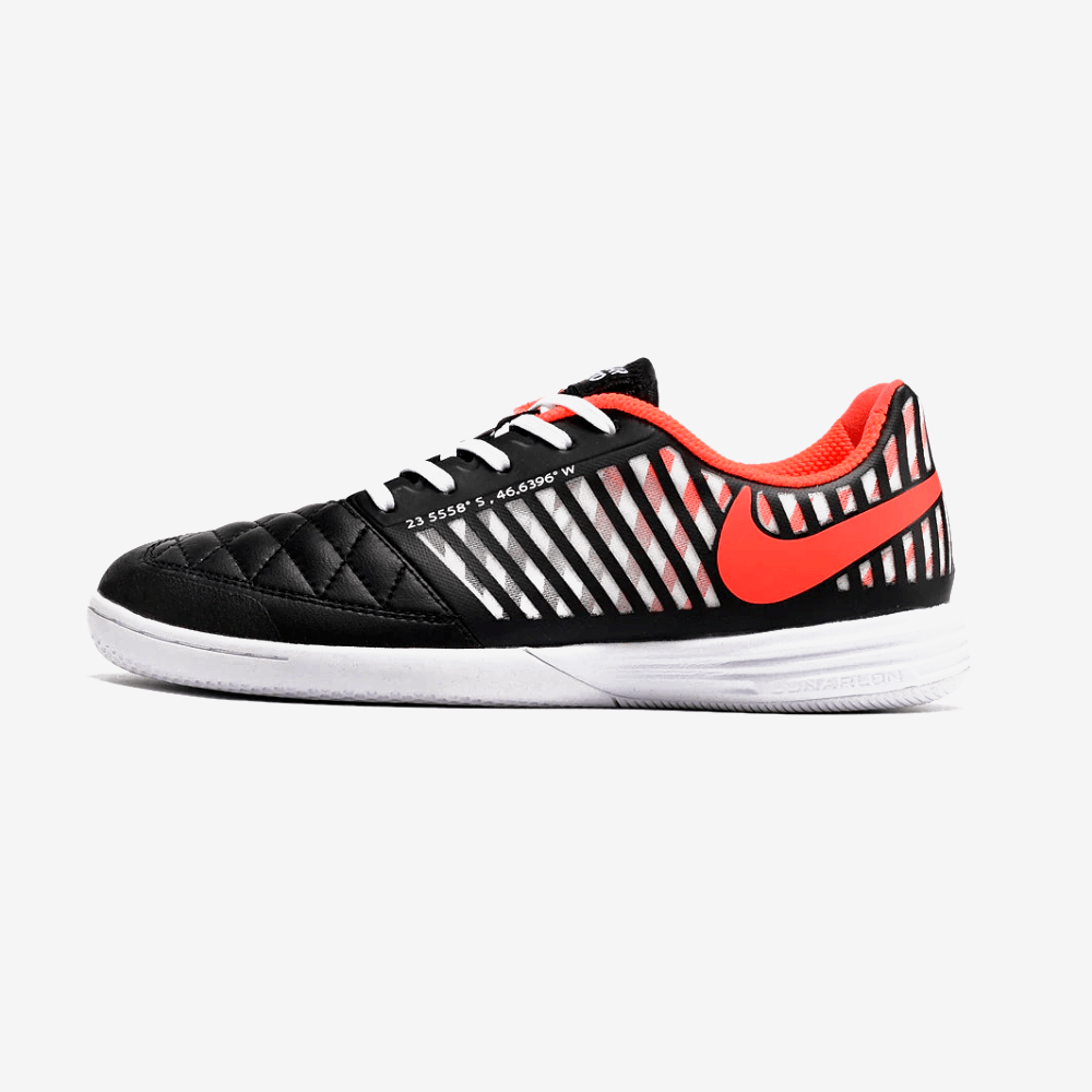 Chuteira Futsal Nike Lunar Gato IC Preta, Laranja e Branca lateral em fundo branco