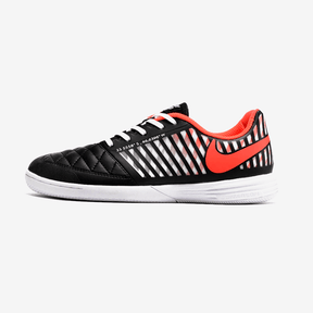 Chuteira Futsal Nike Lunar Gato IC Preta, Laranja e Branca lateral em fundo branco