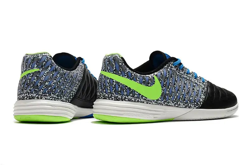 Chuteira Futsal Nike Lunar Gato IC Preta e Verde, ideal para desempenho e controle em quadras.