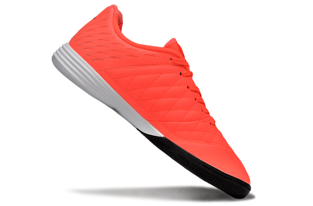 Chuteira Futsal Nike Lunar Gato IC - Rosa e Preta, design vibrante e tecnologia para quadras indoor.