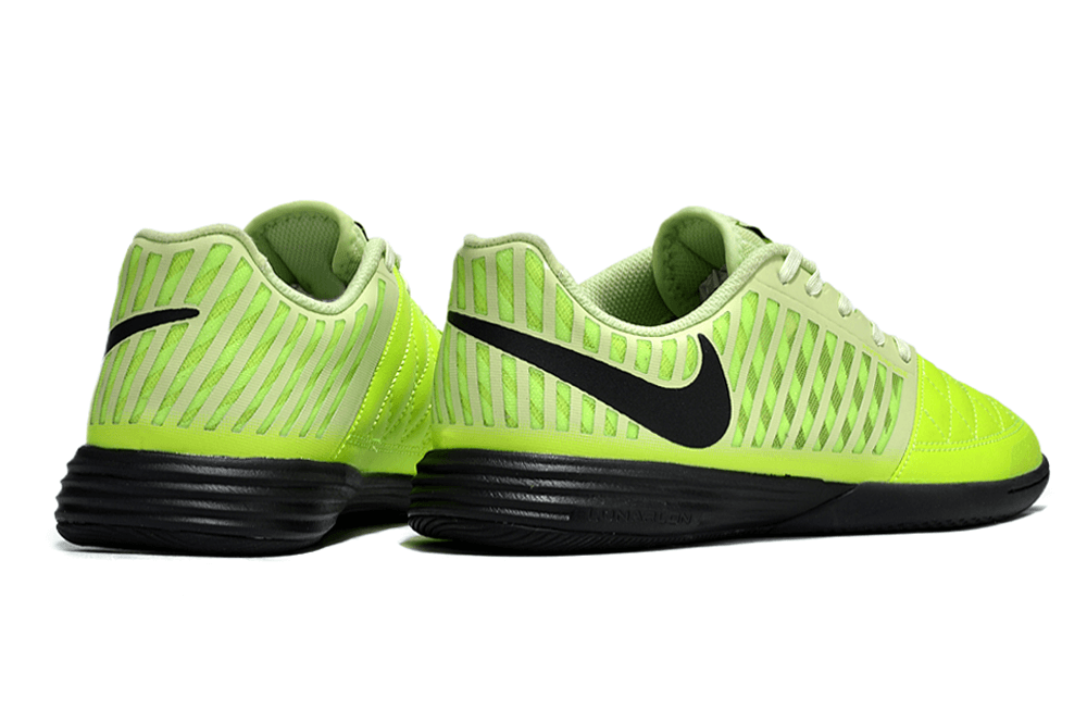 Chuteira Futsal Nike Lunar Gato IC - Verde e Preta, vista traseira, design vibrante e tecnologia avançada.