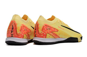 Chuteira Futsal Nike Mercurial Air Zoom Vapor 16 IC - Amarela, Laranja e Preta vista traseira