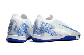 Chuteira Futsal Nike Mercurial Air Zoom Vapor 16 IC -  Branca e Azul, vista traseira com detalhes em azul.