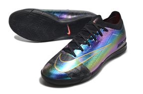 Chuteira Futsal Nike Mercurial Air Zoom Vapor 16 IC com design iridescente e sola para piso indoor.