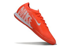 Chuteira Futsal Nike Mercurial Air Zoom Vapor 16 IC - Laranja e Branca, vista lateral em fundo branco.