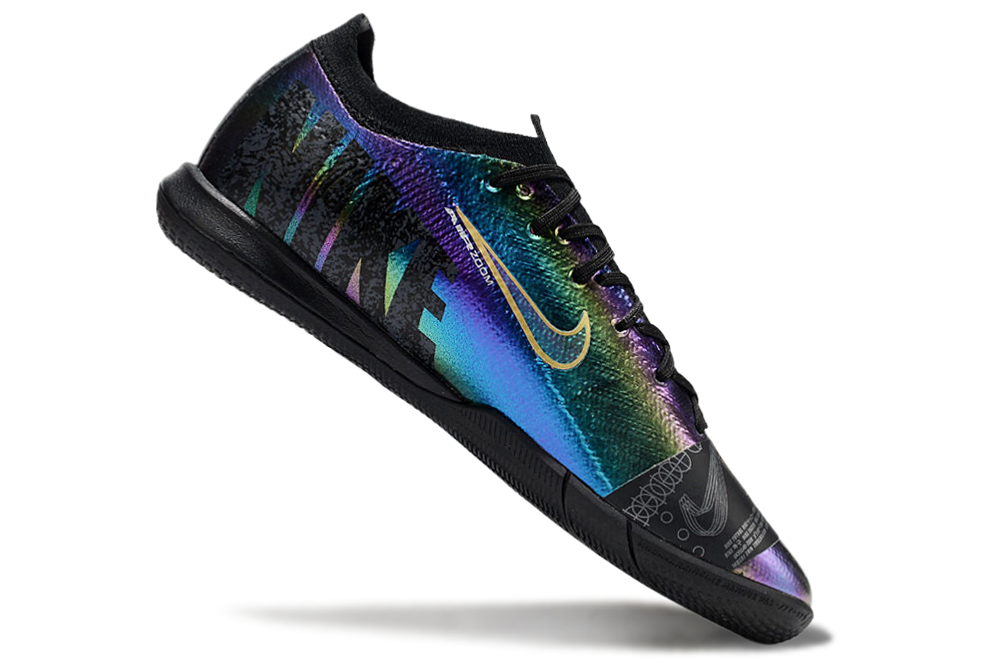 Chuteira Futsal Nike Mercurial Air Zoom Vapor 16 IC com design iridescente e sola IC para melhor aderência.