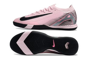 Chuteira Futsal Nike Mercurial Air Zoom Vapor 16 IC - Rosa e Preta em ângulos laterais e debaixo.