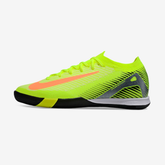 Chuteira Futsal Nike Mercurial Air Zoom Vapor 16 IC - Verde e Laranja em lateral, destacando design moderno e cores vibrantes.