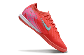 Chuteira Futsal Nike Mercurial Air Zoom Vapor 16 IC - Vermelha e Azul em fundos brancos com design aerodinâmico.
