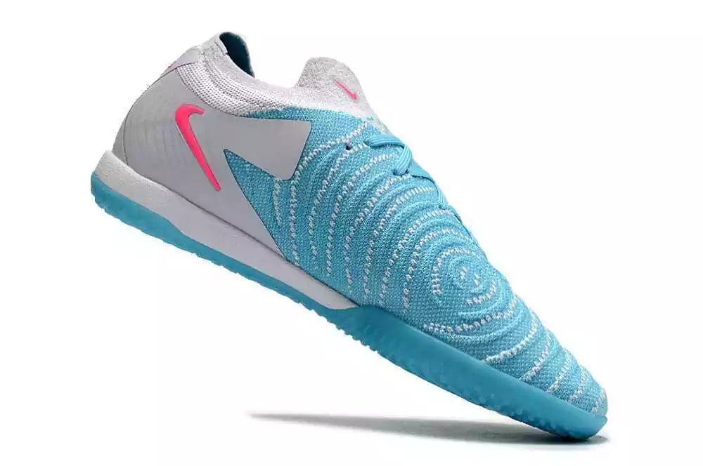 Chuteira Futsal Nike Phantom GX II IC Azul e Rosa, design arrojado e tecnologia de ponta para futsal em pisos internos.