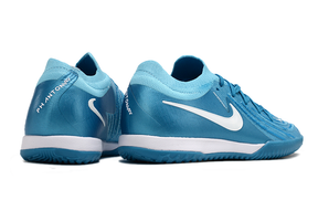 Chuteira Futsal Nike Phantom GX II IC - Azul "Mad ambition Pack" vista traseira destacando o design e cor da parte superior.