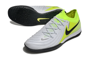 Chuteira Futsal Nike Phantom GX II IC - Branca e Verde "Mad Voltage Pack" com design moderno e sola IC.