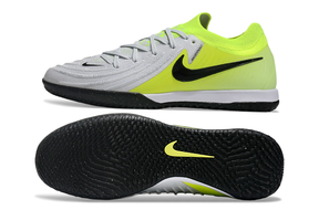 Chuteira Futsal Nike Phantom GX II IC - Branca e Verde "Mad Voltage Pack" com design moderno e sola IC.