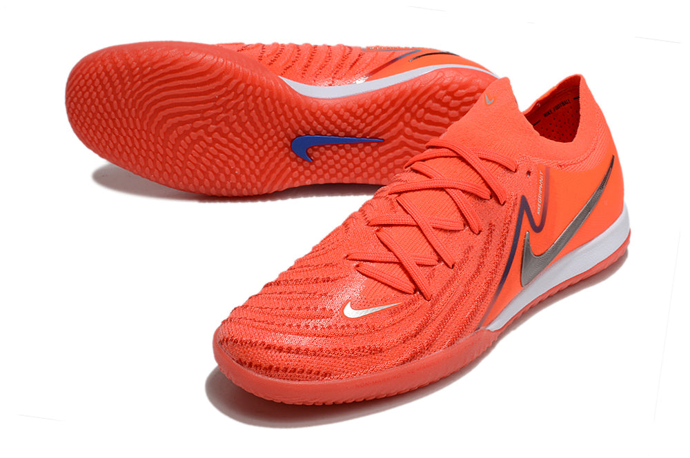 Chuteira Futsal Nike Phantom GX II IC - Laranja "Halaand" com solado IC e tecnologia para controle em quadra.