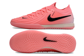 Chuteira Futsal Nike Phantom GX II IC - Rosa e Preta "Mad Brilliance Pack" vista lateral e sola
