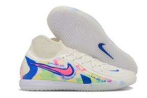 Chuteira Futsal Nike Phantom Luna IC - Branca, Azul e Rosa "Socal Pack" confortável e estilosa para jogar.