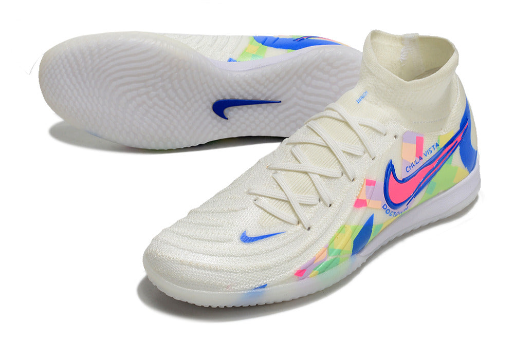 Chuteira Futsal Nike Phantom Luna IC - Branca, Azul e Rosa "Socal Pack" com sola IC e design colorido.