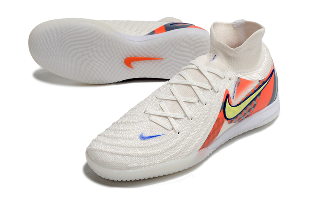 Chuteira Futsal Nike Phantom Luna IC - Branca, Cinza e Laranja 'Barna Pack' com design inovador.