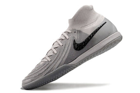 Chuteira Futsal Nike Phantom Luna IC - Cinza "Rising Pack" em destaque, ideal para futsal com design moderno.