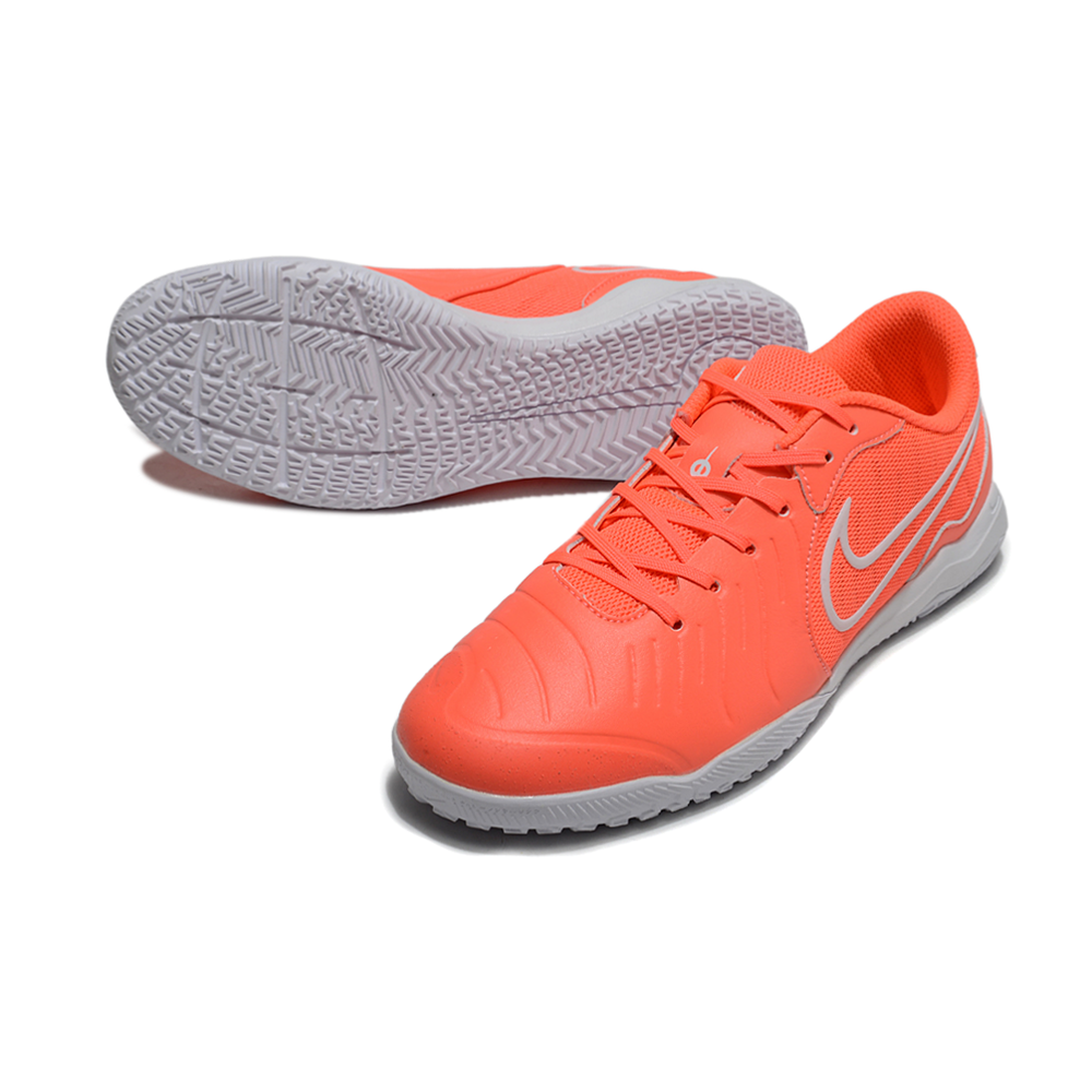 Chuteira Futsal Tiempo 10 Legend Elite IC Vermelha em cor laranja vibrante com sola IC para jogos em court indoor.