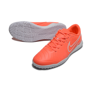 Chuteira Futsal Tiempo 10 Legend Elite IC Vermelha em cor laranja vibrante com sola IC para jogos em court indoor.