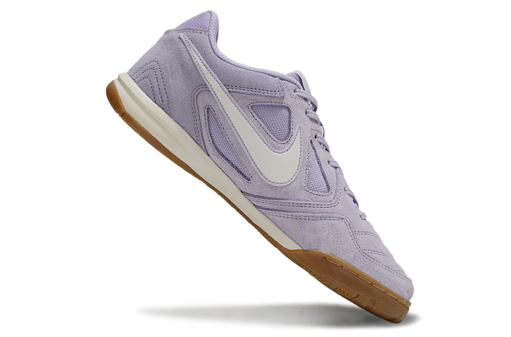 Chuteira Futsal Supreme X Nike SB Gato IC Azul vista lateral em tom lilás com detalhes em branco.