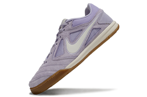 Chuteira Futsal Supreme X Nike SB Gato IC Azul em cor lilás, ideal para performance em futsal.