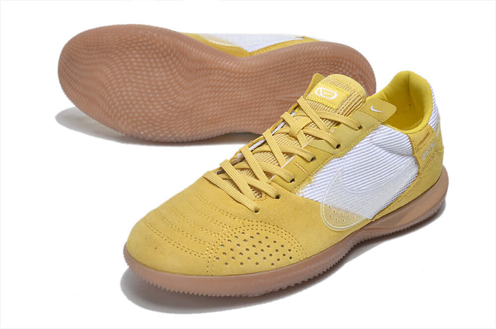 Chuteira Futsal Nike Street Gato IC - Amarela e Branca com design amarelo e branco para futsal.