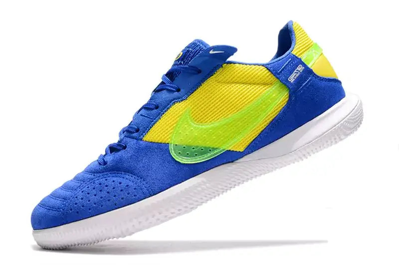 Chuteira Futsal Nike Street Gato IC Azul, Amarelo e Verde com design vibrante e sola de borracha para tração.