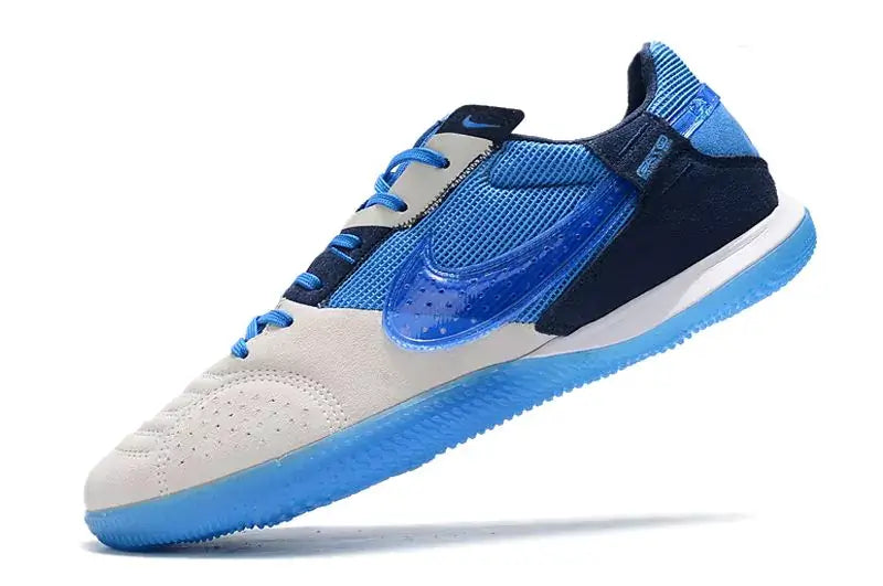Chuteira Futsal Nike Street Gato IC Azul com design inovador e tecnologia para performance em quadras indoor.