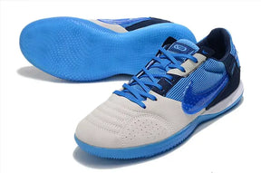 Chuteira Futsal Nike Street Gato IC Azul vista lateral com design azul e sola IC para indoor.