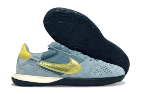 Chuteira Futsal Nike Street Gato IC - Azul e Dourada em destaque, com detalhes em azul e dourado.