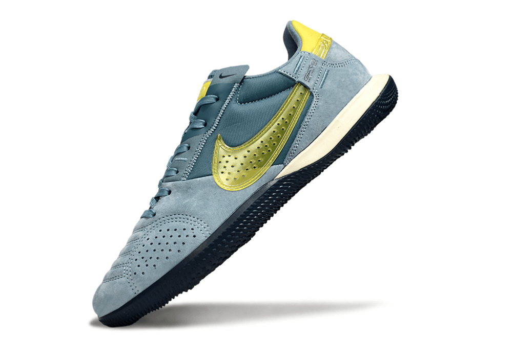 Chuteira Futsal Nike Street Gato IC - Azul e Dourada em destaque com design moderno e cores vibrantes.