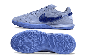 Chuteira Futsal Nike Street Gato IC - Azul e Azul Escura, design estiloso e tecnologia IC para desempenho em quadra.