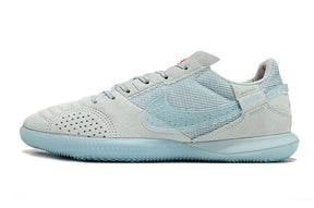 Chuteira Futsal Nike Street Gato IC - Azul com design em azul claro e detalhes em camurça.