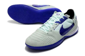Chuteira Futsal Nike Street Gato IC Azul e Roxa em destaque com design em azul e roxo para quadras internas.